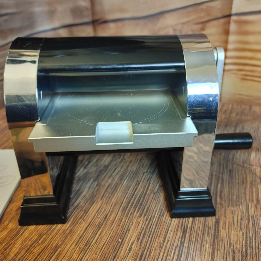 Quick Cuts Reveloution RV05734  DieCut Cutting Machine - Picture 2 of 6